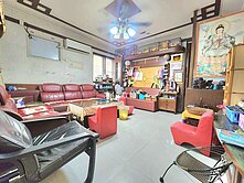 鼎金熱鬧商圈| 大面寬四房臨路公寓一樓