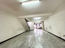 縣民大道正路旁透天厝