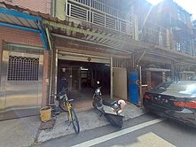 原屋況二層透天厝，現況有鼎佳改造便利，好停車