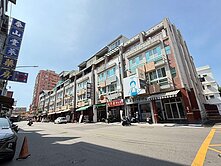 鳳山華鳳特區旁#臨八米路透天店面