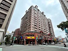 河堤大樂商圈 三角窗霸氣店面