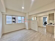 捷運小巨蛋邊間明亮兩房