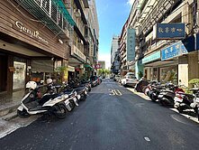 台北*中山國小捷運站*醒目面寬*樓店