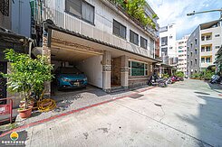 大昌尖美商圈大面寬一樓車庫公寓