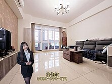 近文山特區✨稀有臨路✨電梯超美雙車別墅✨