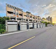 壯壯紹倫✅北屯中國醫BOT｜大城建設~11米路別墅