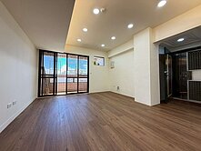 近忠貞市場 三面採光 3+1房車位可租