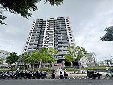 捷運鳳山國中站高樓層景觀陽台面公園全新三房平車