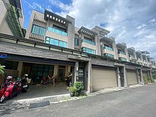 崇蘭學區大地坪面寬雙車墅		