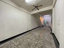 中鋼社區邊間公寓1+2店住三房可停車