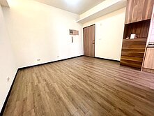 軍功商圈電梯三房平車