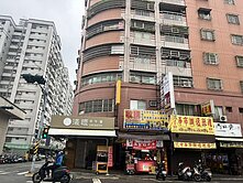 ＃施小珍＃五甲社區新富路上邊間金店面