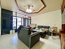 東區LALAPORT旁鄰12米路透店