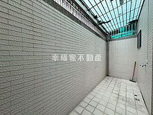 敦煌體育公園社區孝親車墅