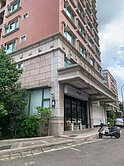銘傳寶利發三角窗金店面