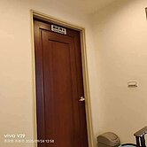 (✨黃金▲角窗✨)德民商圈金店面(羅浮宮)