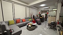 臨路透天百萬裝潢,騎樓停車店住兩用