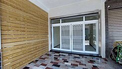 小港二苓市埸正街上店面翻新騎樓透店