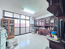 西屯燙金門牌文心櫻花捷運宅門前停車金透店