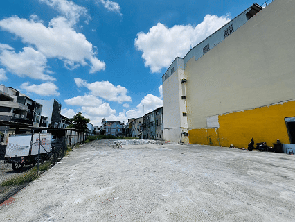 香湖公園雙面路美建地