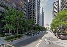 頭前重劃~新世紀景觀三房+坡車~住商黃美端