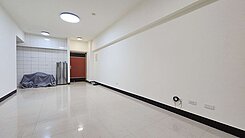 ★愛河畔★全新整理衛浴開窗★2+1房★含車位★