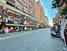 大降價!1日3市錢潮滾滾海洋夜市吃市騎樓店面