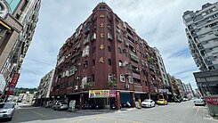 專售🚉花蓮火車站生活圈~稀有大面寬三角窗店面