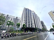 左營近美術館中高樓邊間三房平車