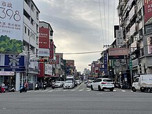 逢甲商圈｜中港世紀紅樓店｜青海家樂福