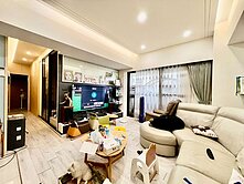 屋主誠售➤華鳳特區｜屋齡六年｜森粼3+1房平車