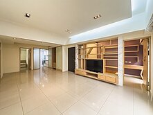新莊歐洲村,凡登,經典大四房+獨立車位,一層兩戶