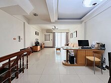 楠梓右昌臨路透天金店面