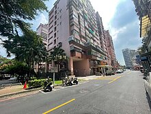 高雄左營買房 壯觀羅馬楠梓交流道6套房平面車位