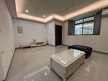 環球市旁三⾞位別墅