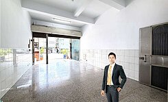 13XX萬鳥松仁美國小前路後巷車庫透天-房仲小薛