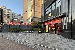 高租金收益✨資產配置必收✨捷運站三角窗金店面