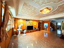 近新崛江商圈忠孝夜市大地坪面寬透天