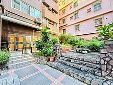 15223獨家~近新上國小輕軌站一樓四房+平車