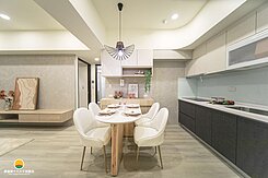 左營⾼鐵站旁！全新精美裝潢2+1房可購車位