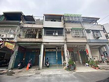 鳳山國中捷運站~騎樓店住透天店面