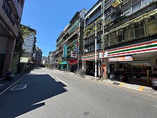 東信法院旁喜洋洋金店面有夾層在權狀裡
