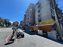 南榮阿微剉冰旁1樓汽車可到好停車