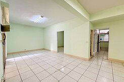 前鎮瑞隆商圈小資族首選｜公寓三樓