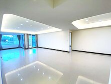 專約台北灣面球場盎然綠意大四房