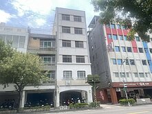 亞灣駁二流行音樂中心邉間透天金店面 