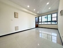 西屯國安A案我也有｜藍海帝國稀有兩房高樓層+平車