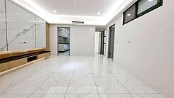 三多商圈捷運站整新4房平車大樓