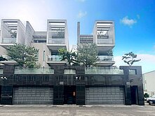 新光重劃區稀有十米大面寬獨棟臨路電梯豪墅