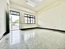 運動公園旁震後靜巷活路車庫大4房美墅